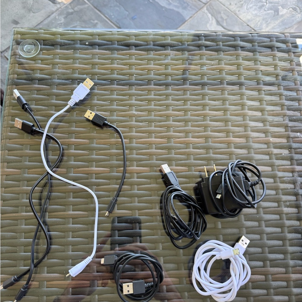 Micro USB cord - Picture 2 of 2